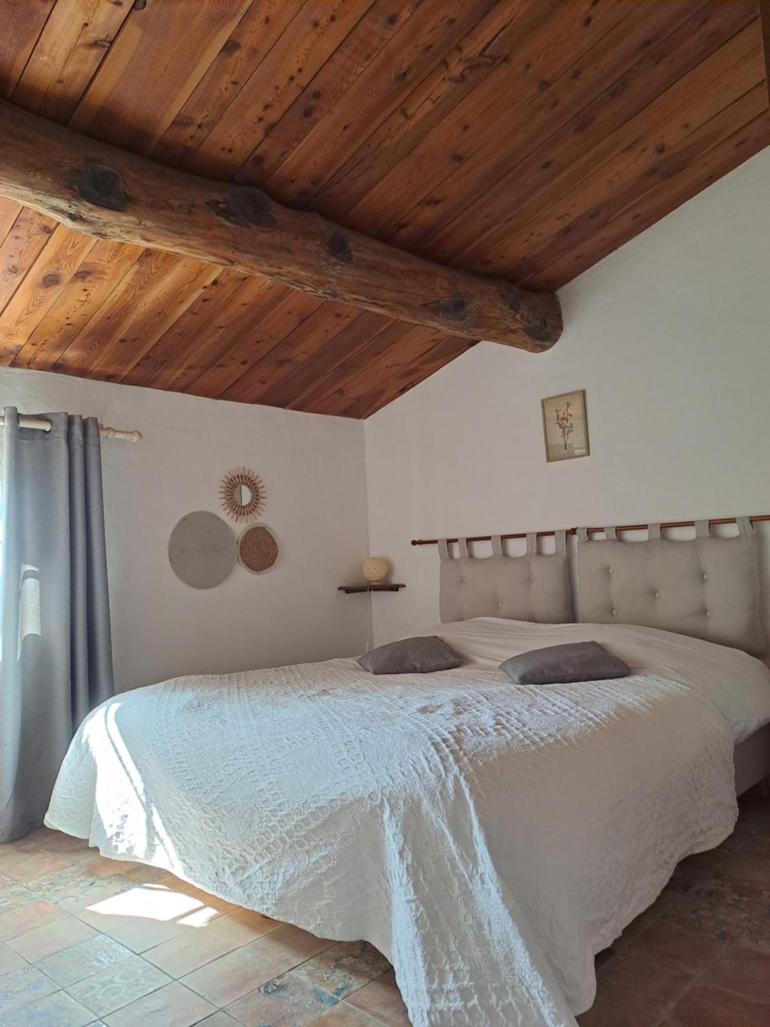 Les Roses Tremieres Bed & Breakfast Bargeme Bagian luar foto