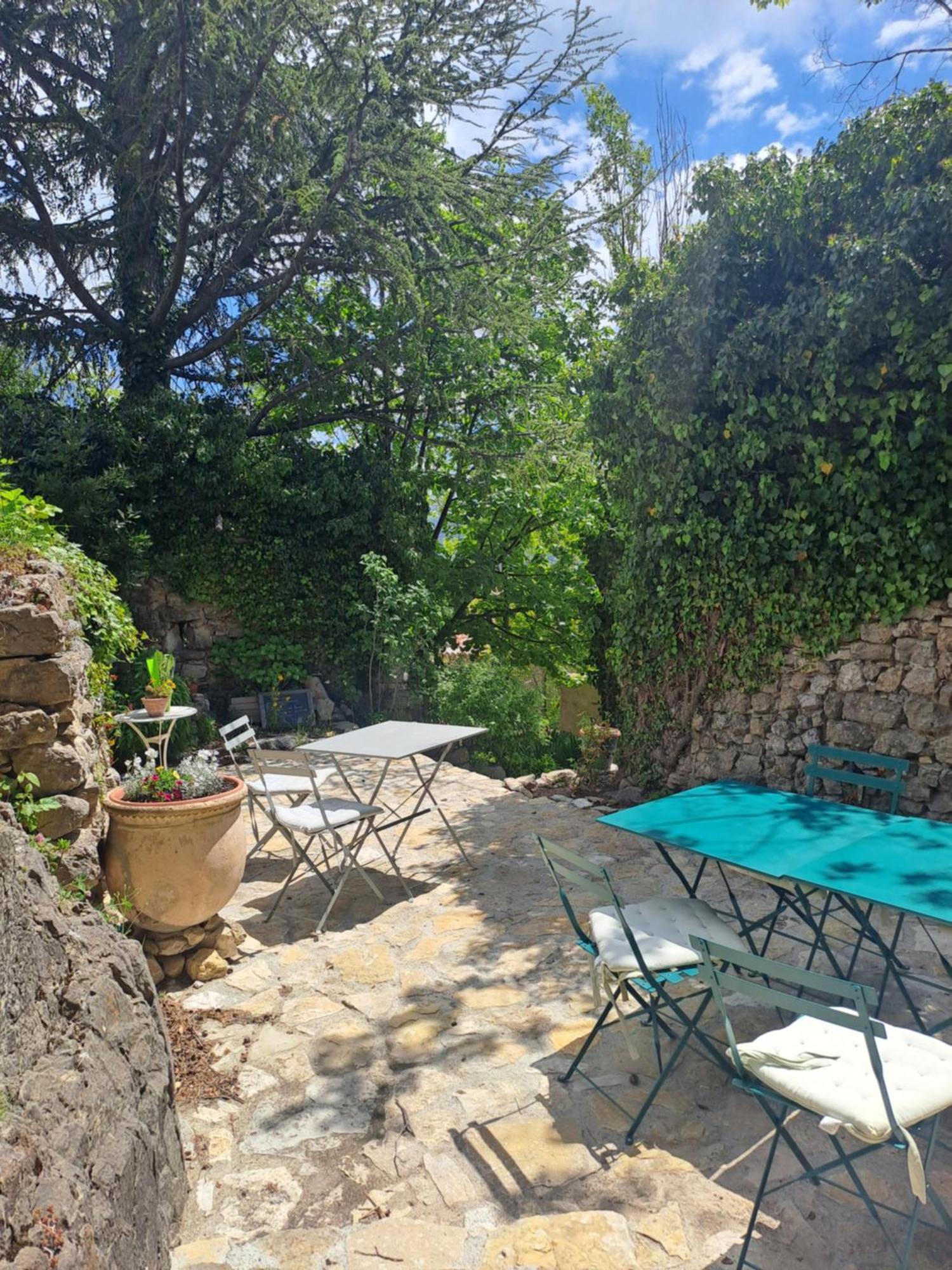 Les Roses Tremieres Bed & Breakfast Bargeme Bagian luar foto