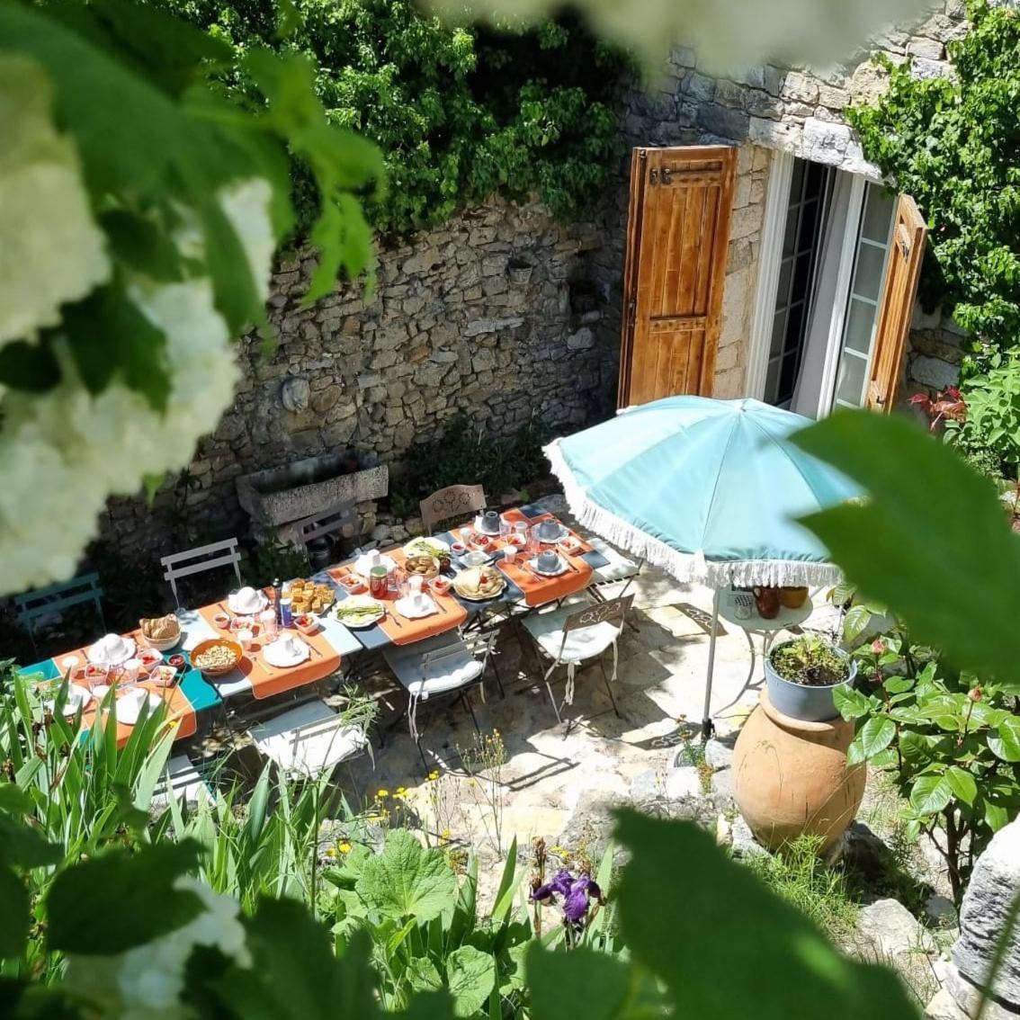 Les Roses Tremieres Bed & Breakfast Bargeme Bagian luar foto