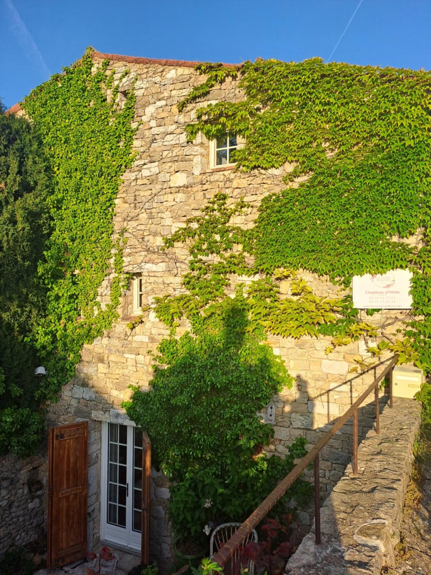 Les Roses Tremieres Bed & Breakfast Bargeme Bagian luar foto