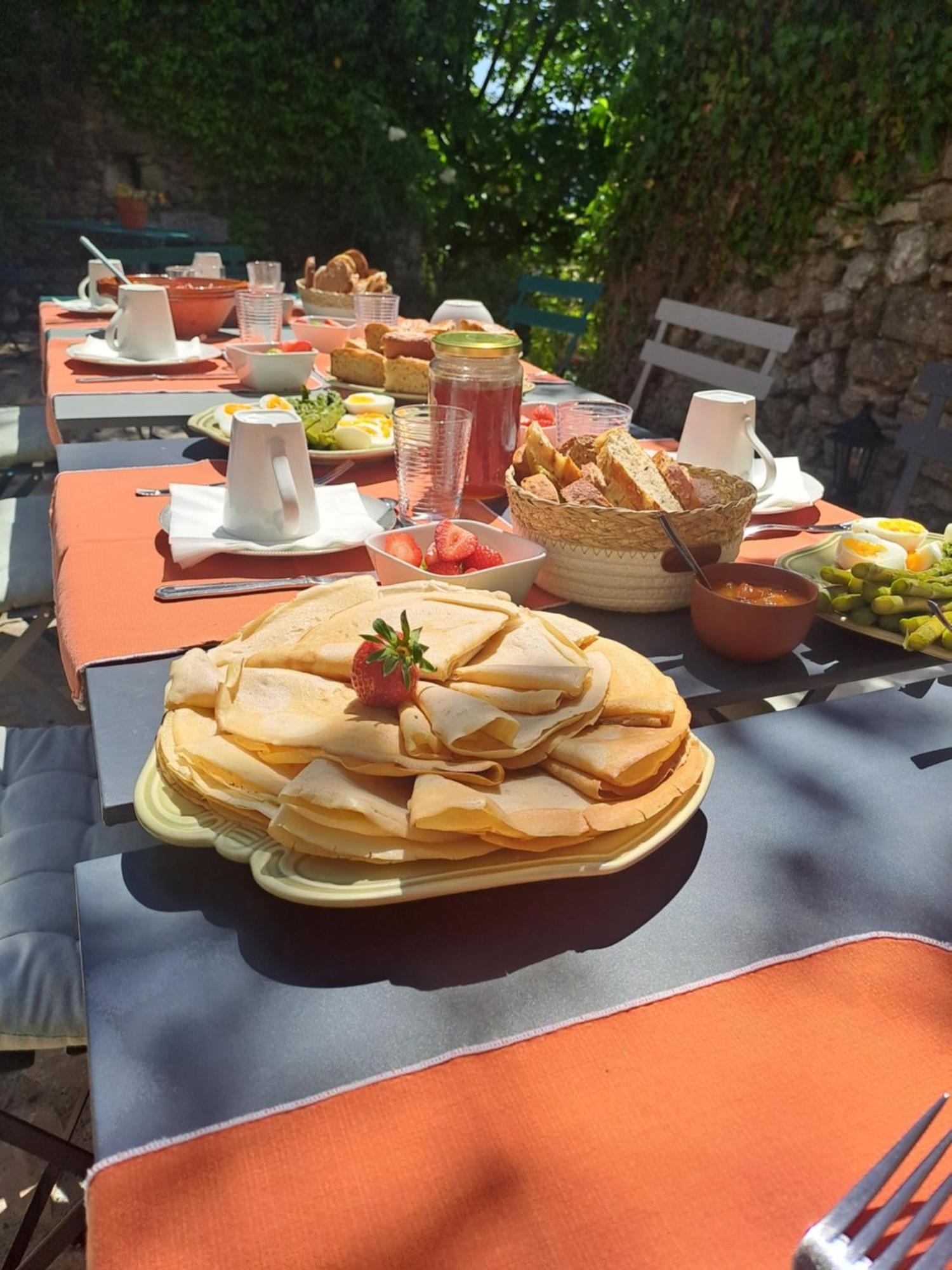 Les Roses Tremieres Bed & Breakfast Bargeme Bagian luar foto